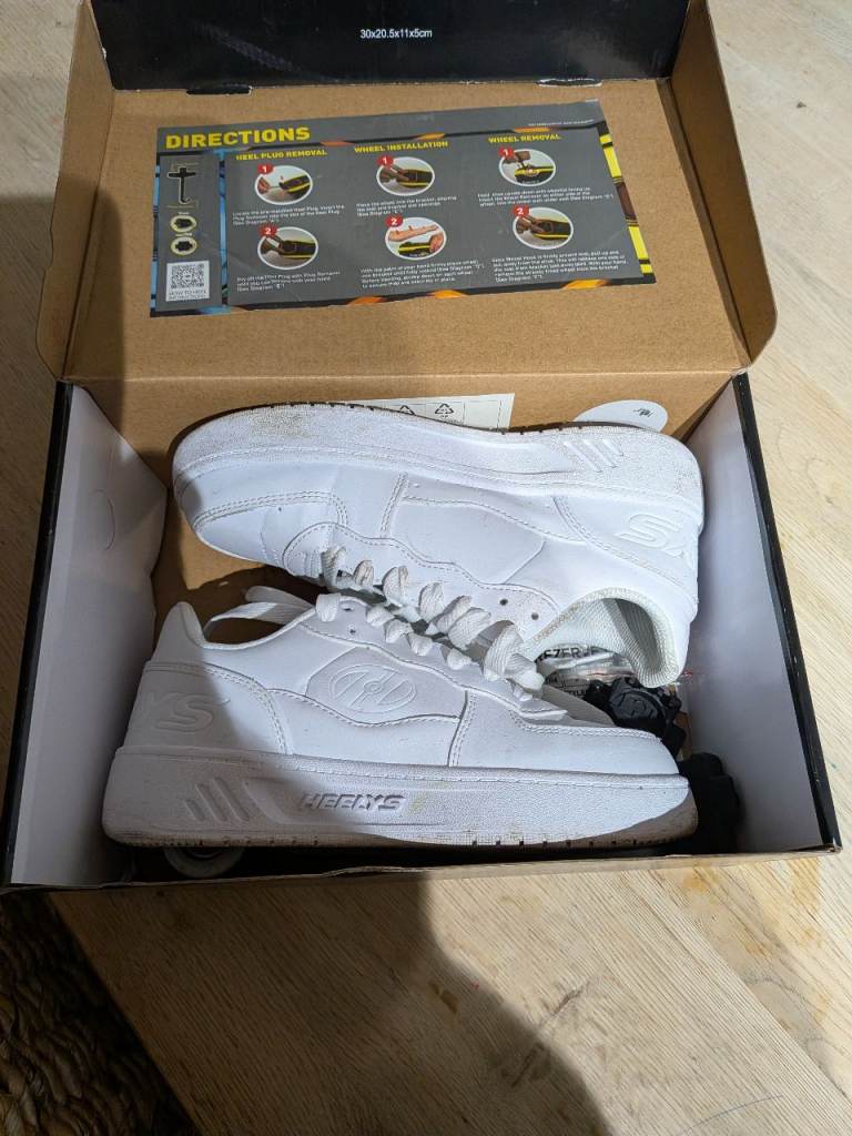 image for Heelys wheeled trainers size 3 