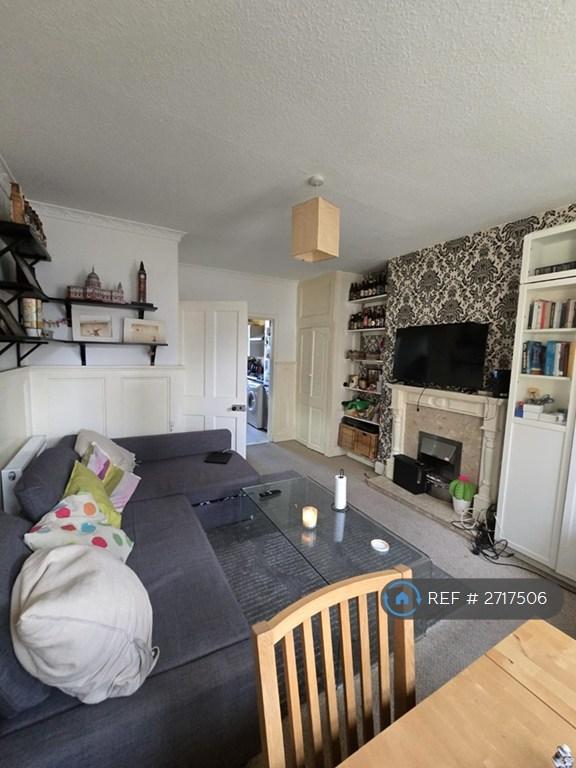 2 bedroom flat in Richmond Place, Edinburgh, EH8 (2 bed) (#2717506)