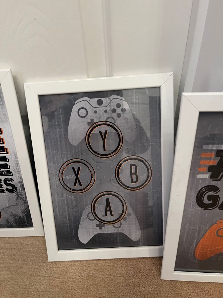 Set of 4 framed gaming pictures vgc