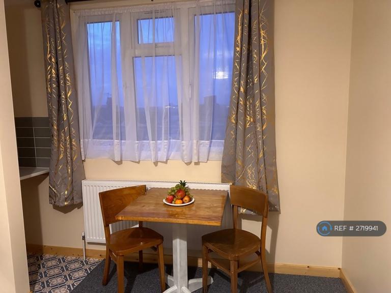 Studio flat in Hornsey Crouch End, London, N8 (#2719941)