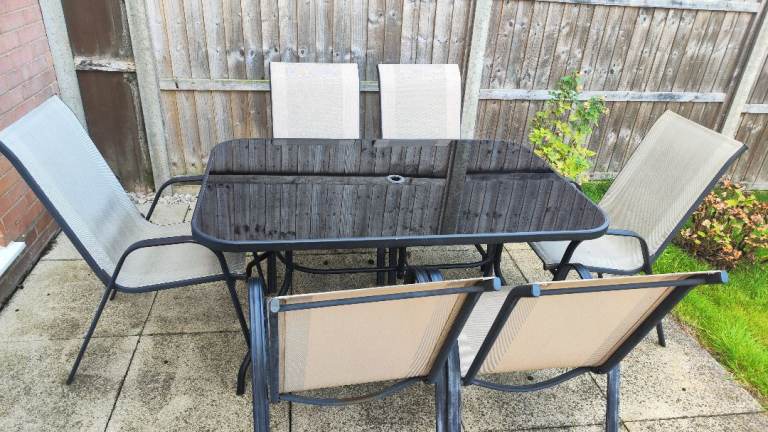 Garden table 140x90 and 6 chairs 