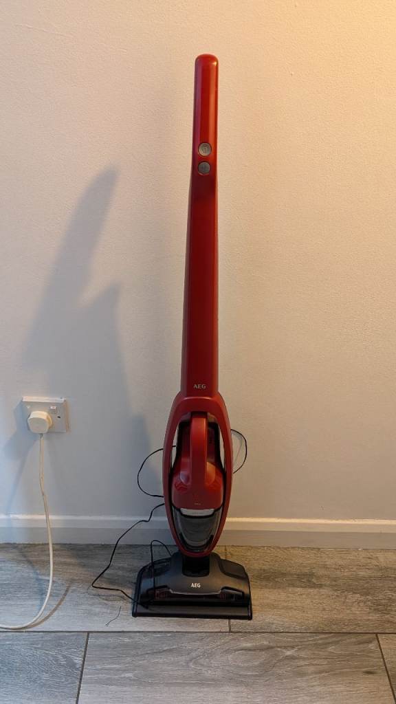 AEG Cordless Vacuum cleaner - removable extra bit for couch/car cleaning