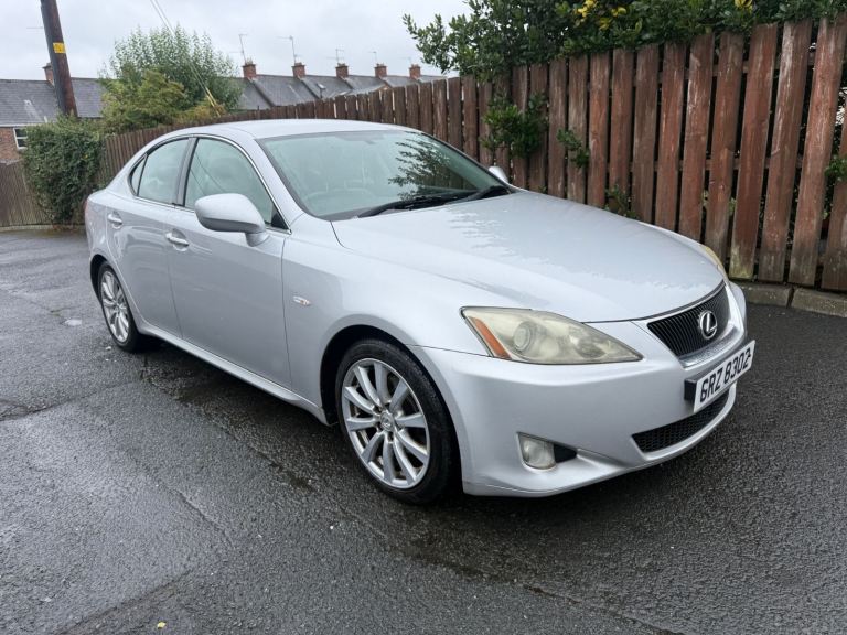 Lexus IS250 RWD 2.5 V6 2005, Semi-Auto, 2449 (cc), 4 doors