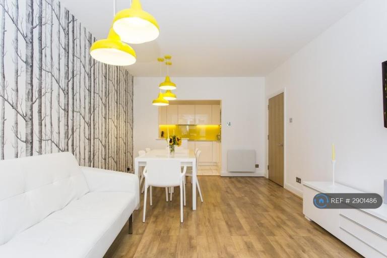 2 bedroom flat in Bartholomew Close, London, EC1A (2 bed) (#2901486)