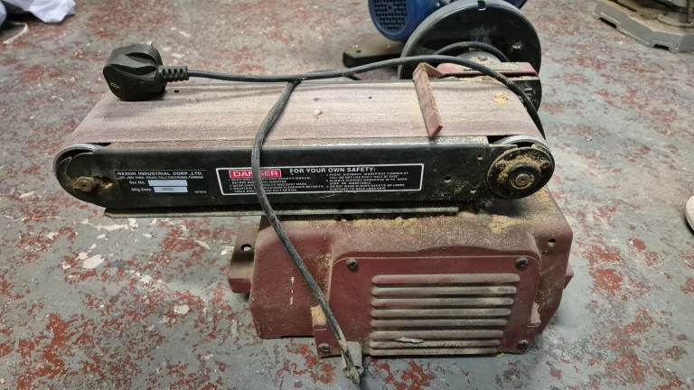Rexon Bench Belt Sander – Heavy Duty Woodworking / Metalworking Sander – 240V