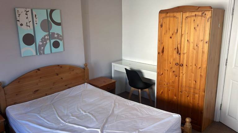 Spacious and Cosy Double Rooms for Rent in -  CO1 2RT