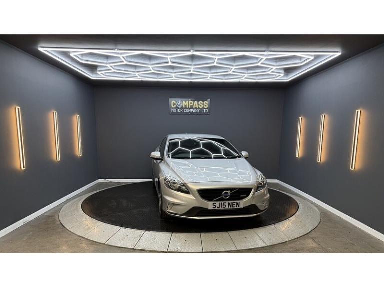2015 Volvo V40 1.6 D2 R-Design Nav Hatchback 5dr Diesel Manual Euro 5 (s/s) (115 ps) Hatchback Di...