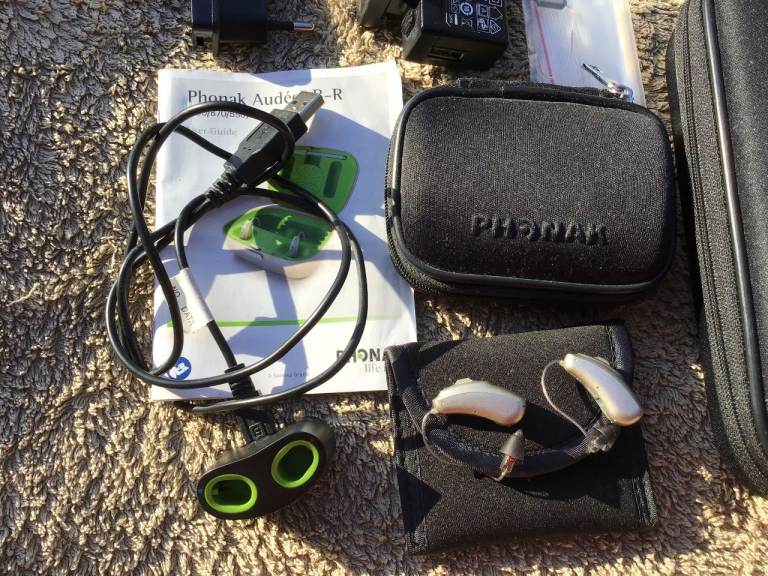 Phonak Rechargeable Hearing Aids Pair Audeo Belong B70-R w/Case Charger & Spare