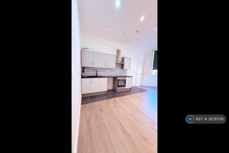 2 bedroom flat in Regent Road, Leicester, LE1 (2 bed) (#2676706)