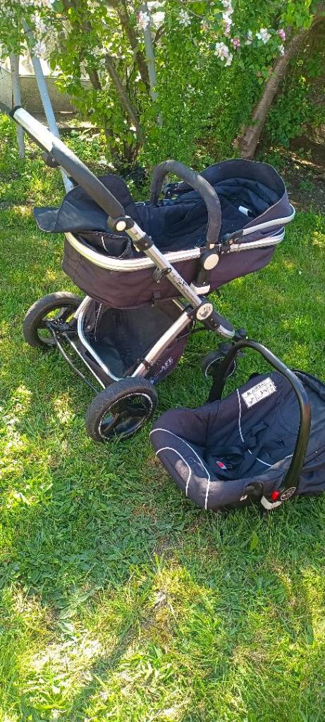Pushchair and car seat combo