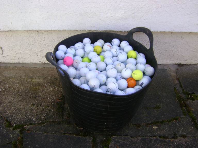 Literally Hundreds of Mixed Name Golf Balls - Titleist, Calloway etc 