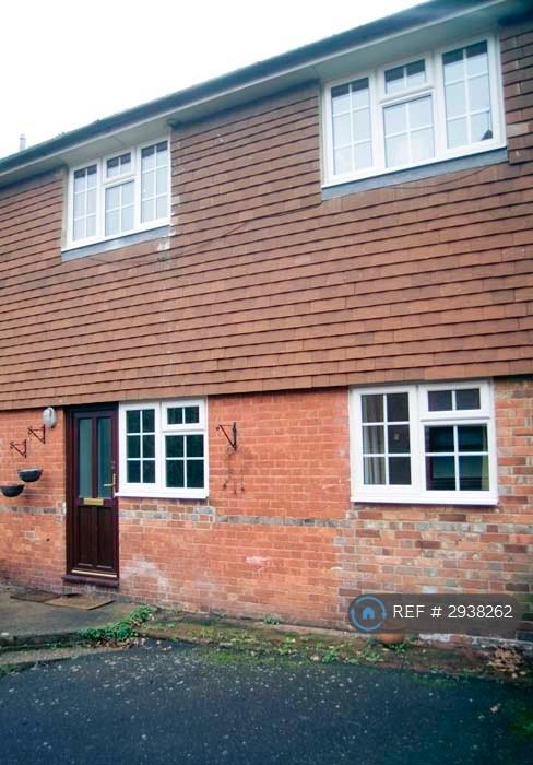 1 bedroom flat in Northchapel, Petworth, GU28 (1 bed) (#2938262)