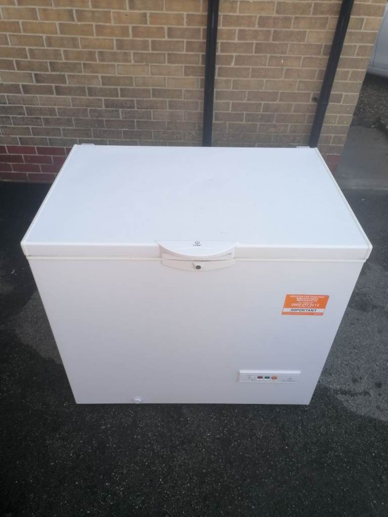 FREEZER CHEST FREEZER LARGE 255 LITRE CAPACITY INDESIT NICE CONDITION CAN DELIVER £230
