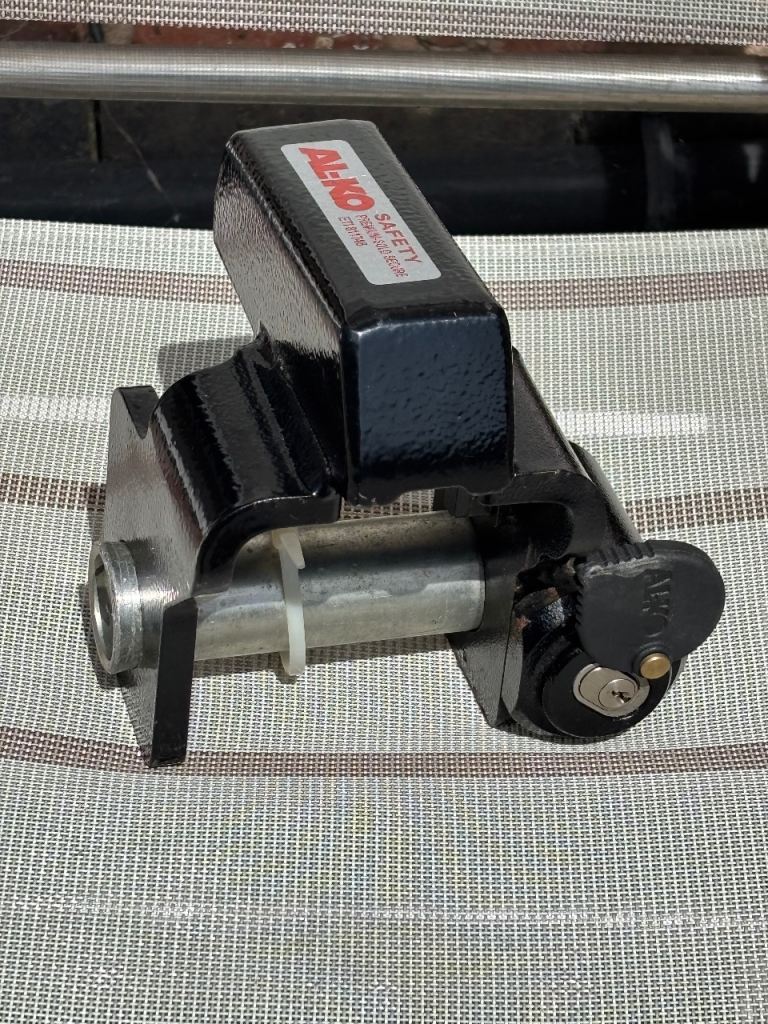 Alko Hitchlock SAFETY PREMIUN-SOLD SECURE ETI 811746