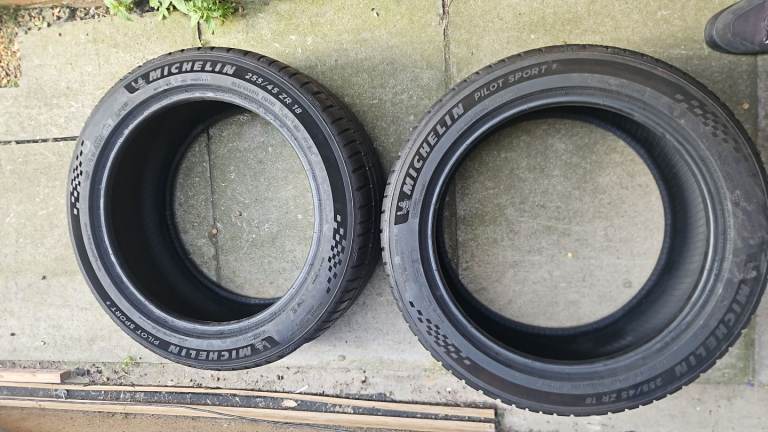 Brand New Michelin 255/45/18 x2