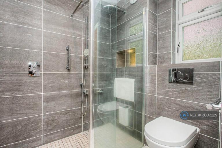 3 bedroom flat in Merchiston Gardens, Edinburgh, EH10 (3 bed) (#3003229)