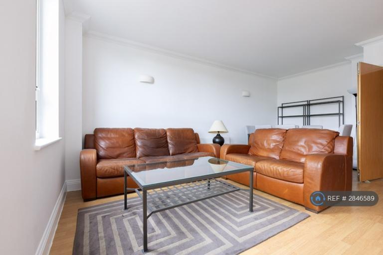 1 bedroom flat in Lanark Square, London, E14 (1 bed) (#2846589)