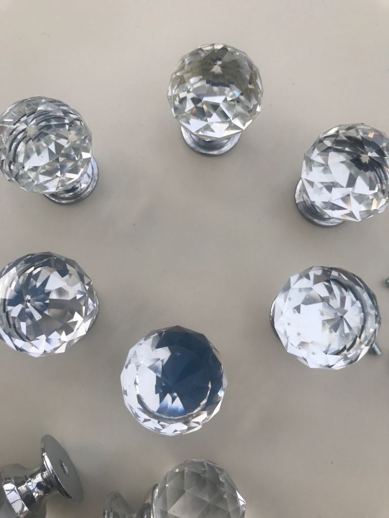 Drawer handles/knobs