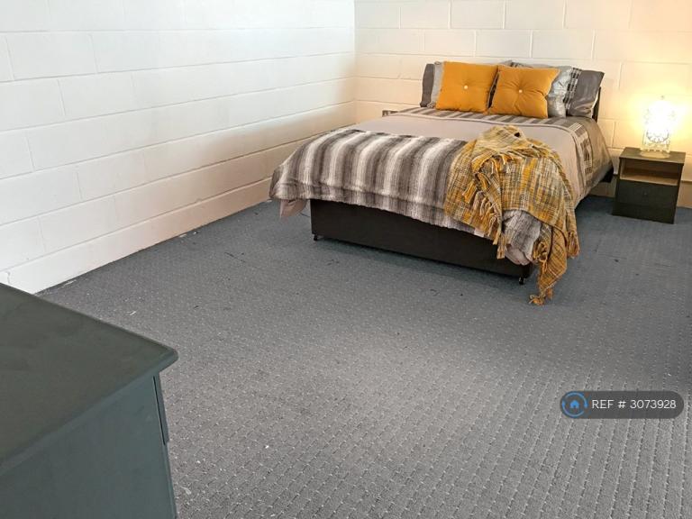 Studio flat in Saracen Way, Penryn, TR10 (#3073928)