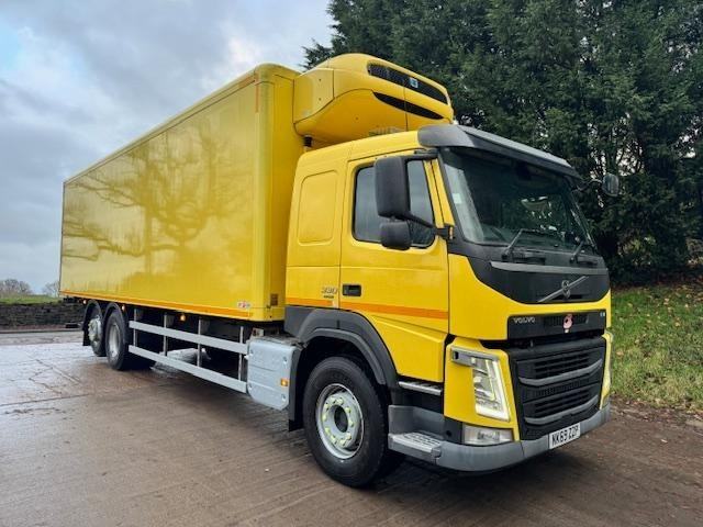 2019 69 Volvo FM 330 Euro 6 6x2 sleeper cab 29ft fridge box side door tail-lift