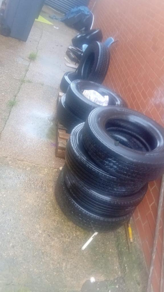 Hankook 215/75/17.5 tyres x8