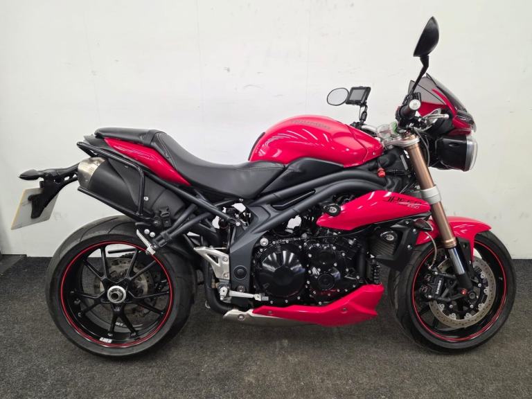 TRIUMPH SPEED TRIPLE 1050 ** COMFORT SEAT - BREMBO BRAKES **