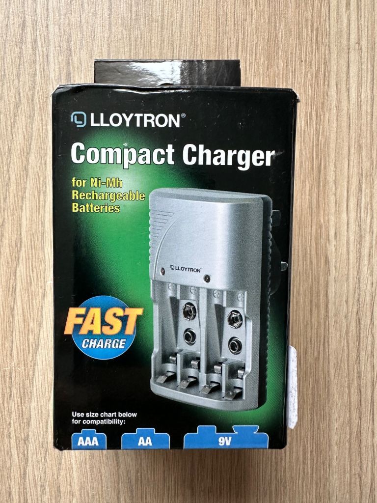 Lloytron Compact AA, AAA & 9v Battery Charger for NiMH Batteries