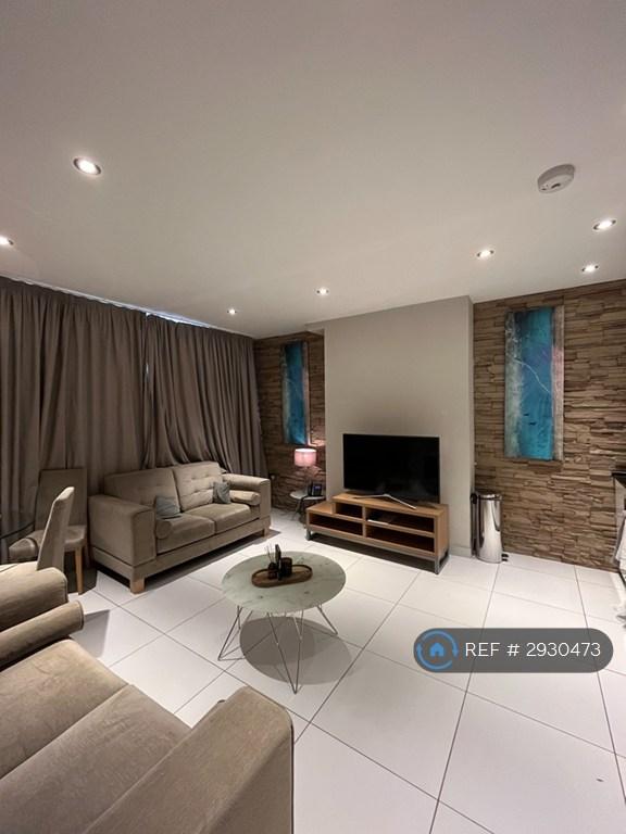 1 bedroom flat in Butts Court, Leeds, LS1 (1 bed) (#2930473)