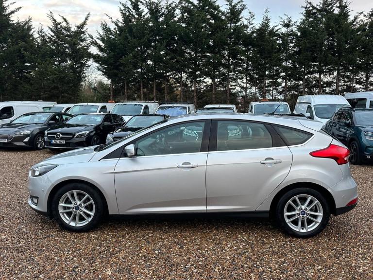 2015 Ford Focus 1.0T EcoBoost Zetec Euro 6 (s/s) 5dr HATCHBACK Petrol Manual