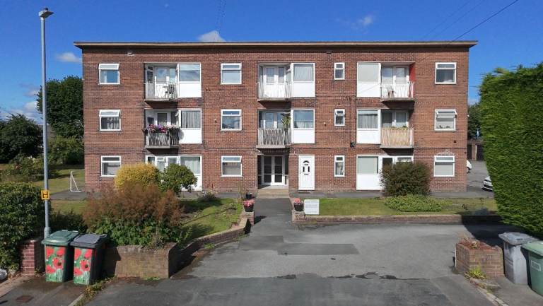 1 bedroomed Flat in Hanging Heaton for rent