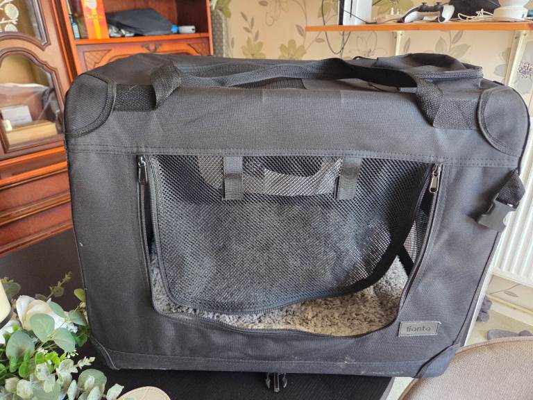 Medium dog/puppy car carrier 