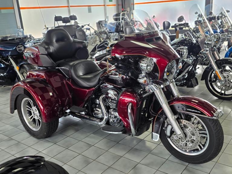 2013/63 HARLEY-DAVIDSON FLHTCUTG TRIGLIDE 1690Ccc TRIKE 15,000 MILE'S 