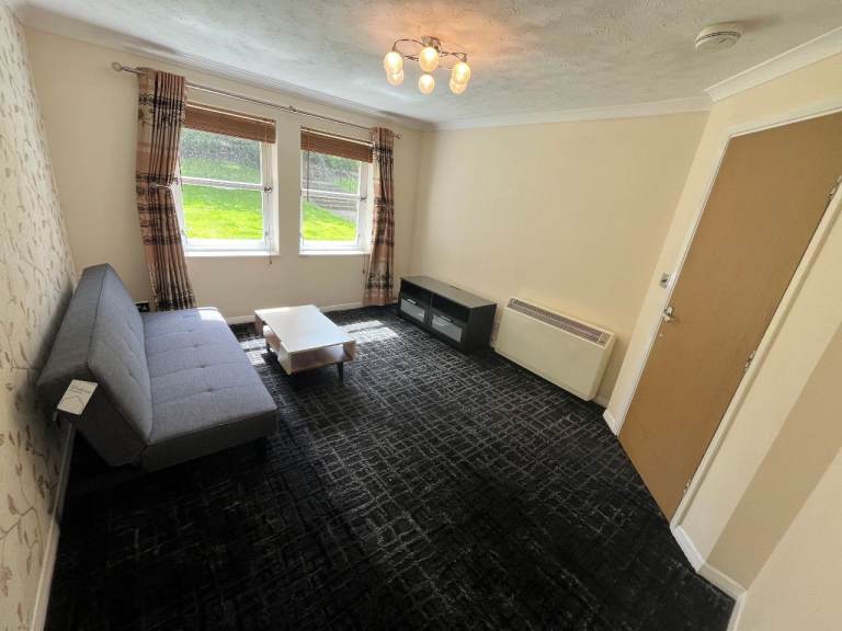 2 bedroom students flat to let - EH10