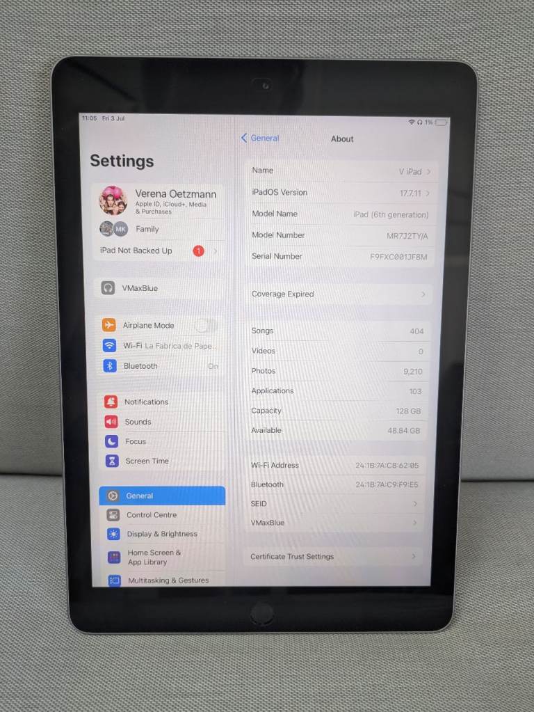 Apple iPad 6th Gen (2018) 128GB WiFi 9.7in Space Grey + case