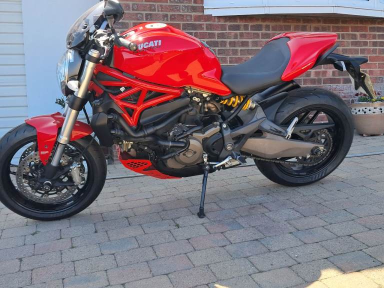 DUCATI MONSTER 821 - ONLY 2687 MILES - SERVICED LONG MOT AND NEW TYRES