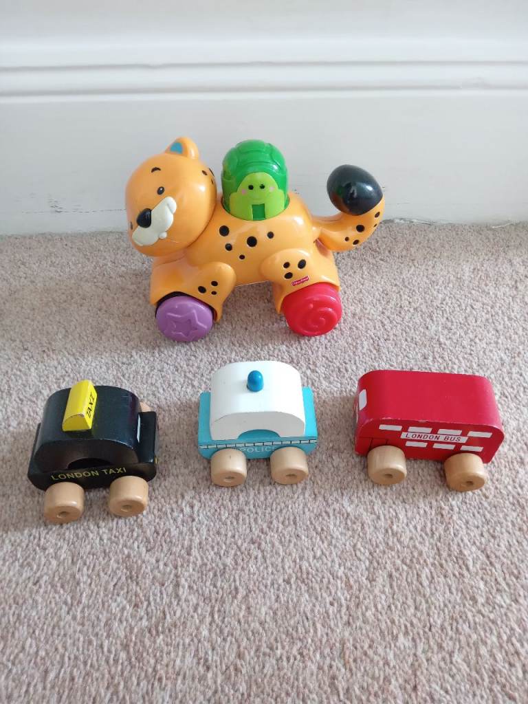 Push and go leopard and 3 wooden vehicles