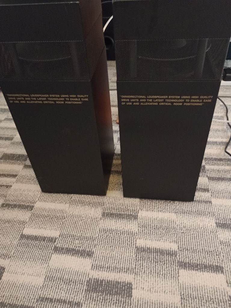 Hitachi Omni-Directional Floorstanding speakers 