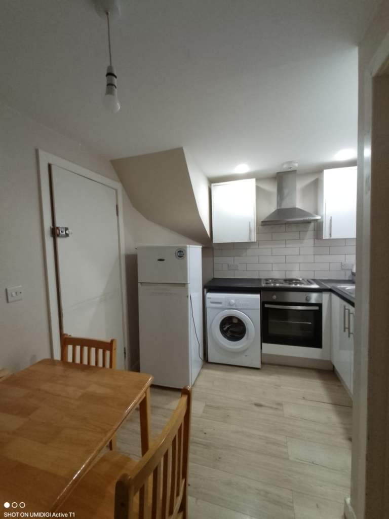 1 Bedroom Studio Flat to Rent in Hackney Area, (N16 6QP) DSS welcome (over 35 years)