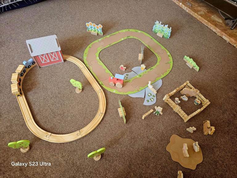 Wooden track and farm puzzle (SOLD)