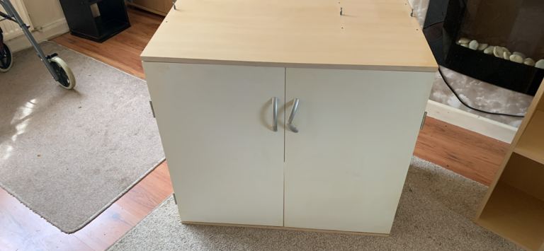 Computer desk