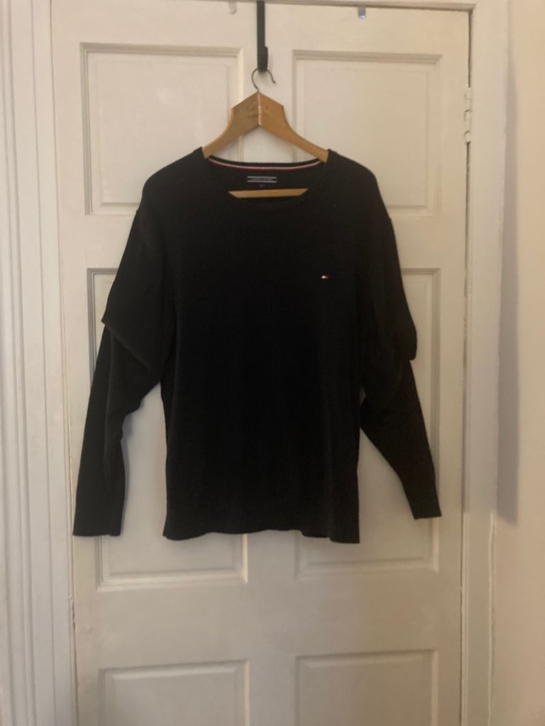 TOMMY HILFIGER BLACK JUMPER