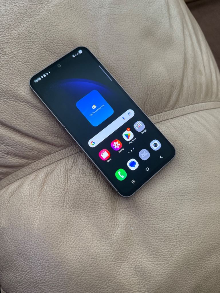 Samsung Galaxy S23 Fe unlocked 128gb dual sim excellent condition.