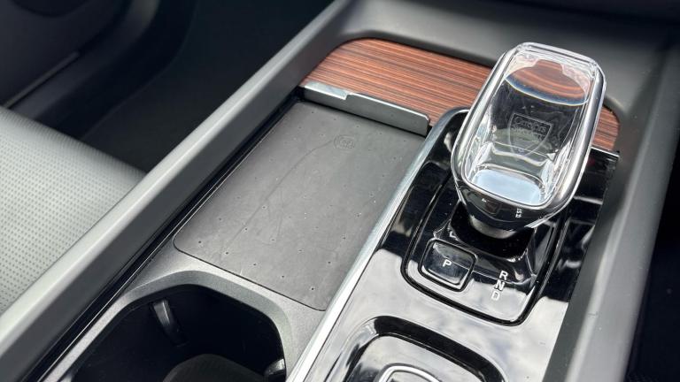 2024 Volvo XC60 Recharge Ultimate, T8 AWD Plug-in hybrid, Electric/Petrol, Bright ESTATE Petrol/E...