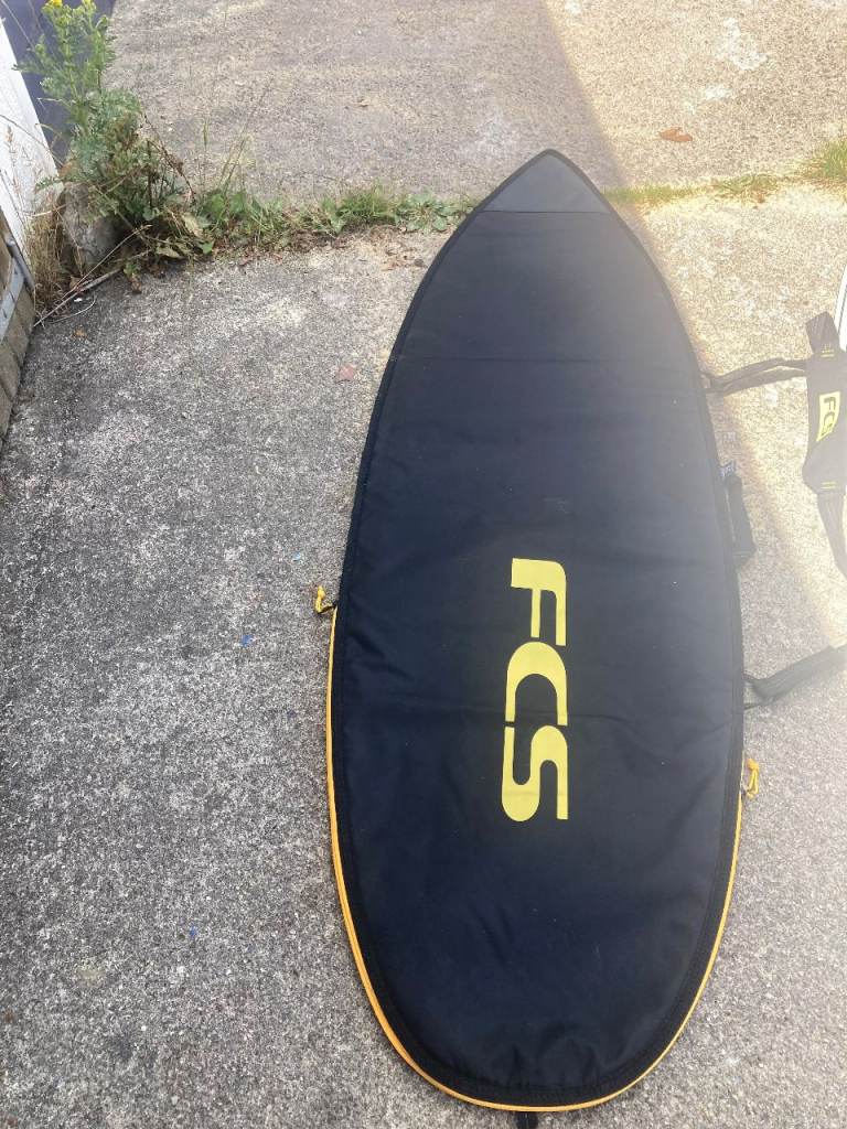 FCS 5'9" All Purpose Surfboard Bag – Hardly used. Excellent condition