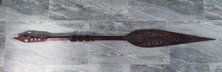Beautiful large vintage African decorative paddle. 148cm. Artistic carving