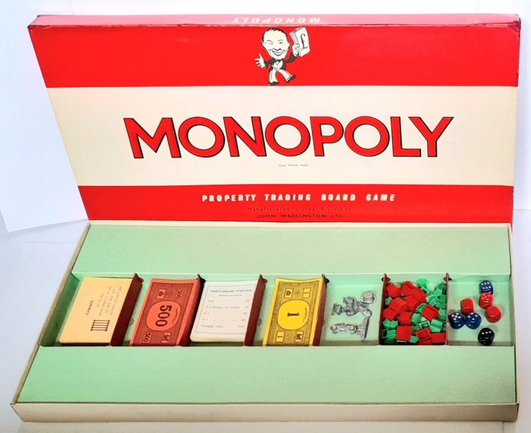 LOW USE - 1960 MONOPOLY SET - COMPLETE - GOOD CONDITION ( no rules )