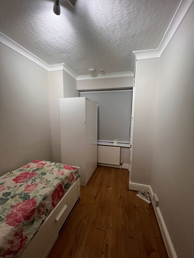 Single Furnished Room Available – Near Kilburn & Brondesbury Stations