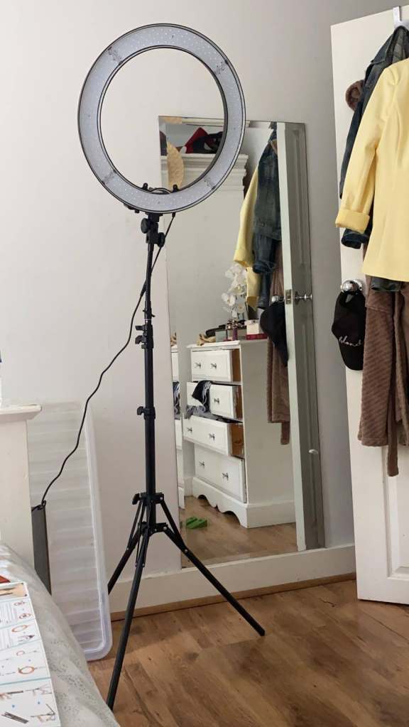 Large Ring Light with Tripod Stand – Good Condition