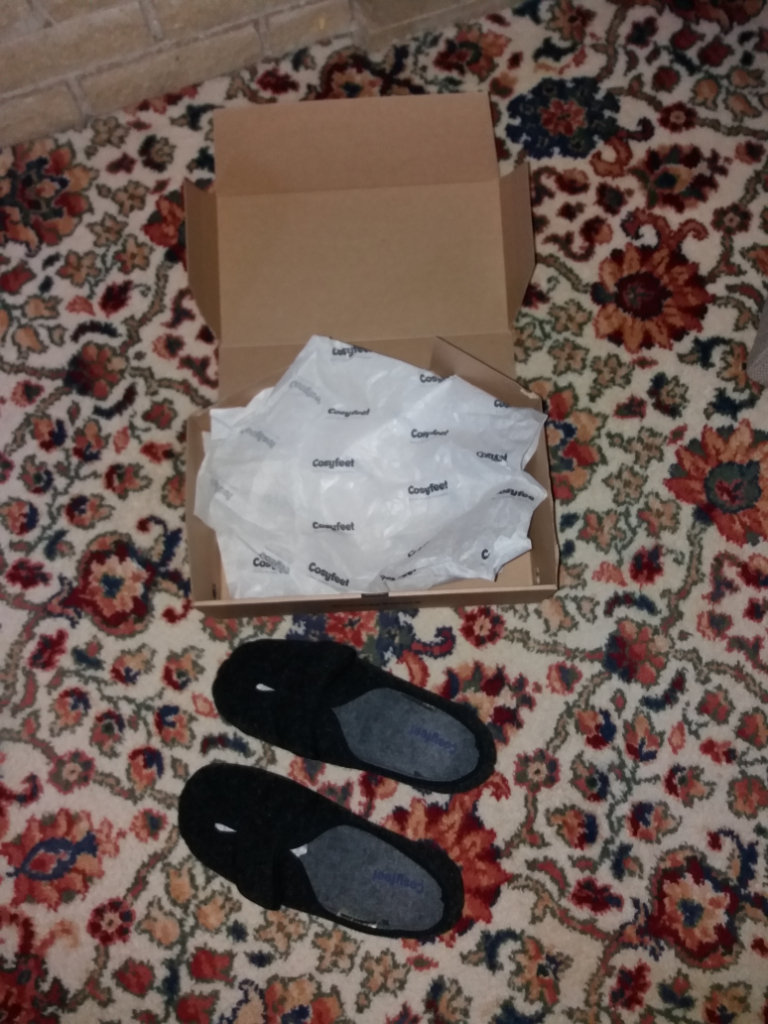 BRAND NEW - COSYFEET MEN'S SLIPPERS WITH VELCRO