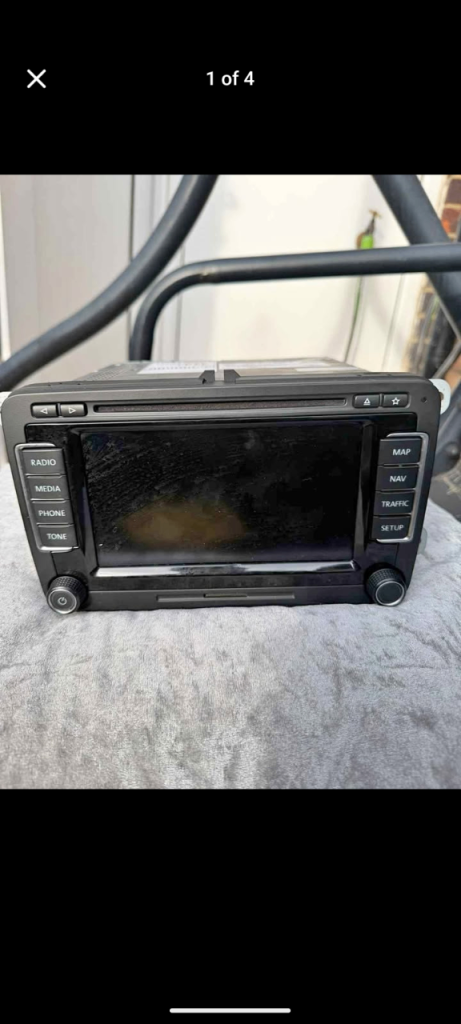 Volkswagen original CD head unit 